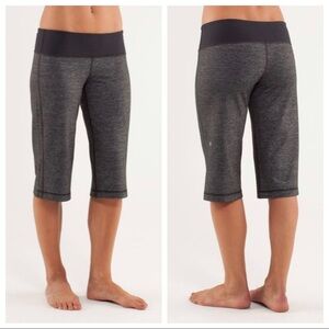 Lululemon Clam Digger II Heathered Deep Coal Crop Shorts
